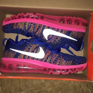 Nike FlyKnit Max US 8 women